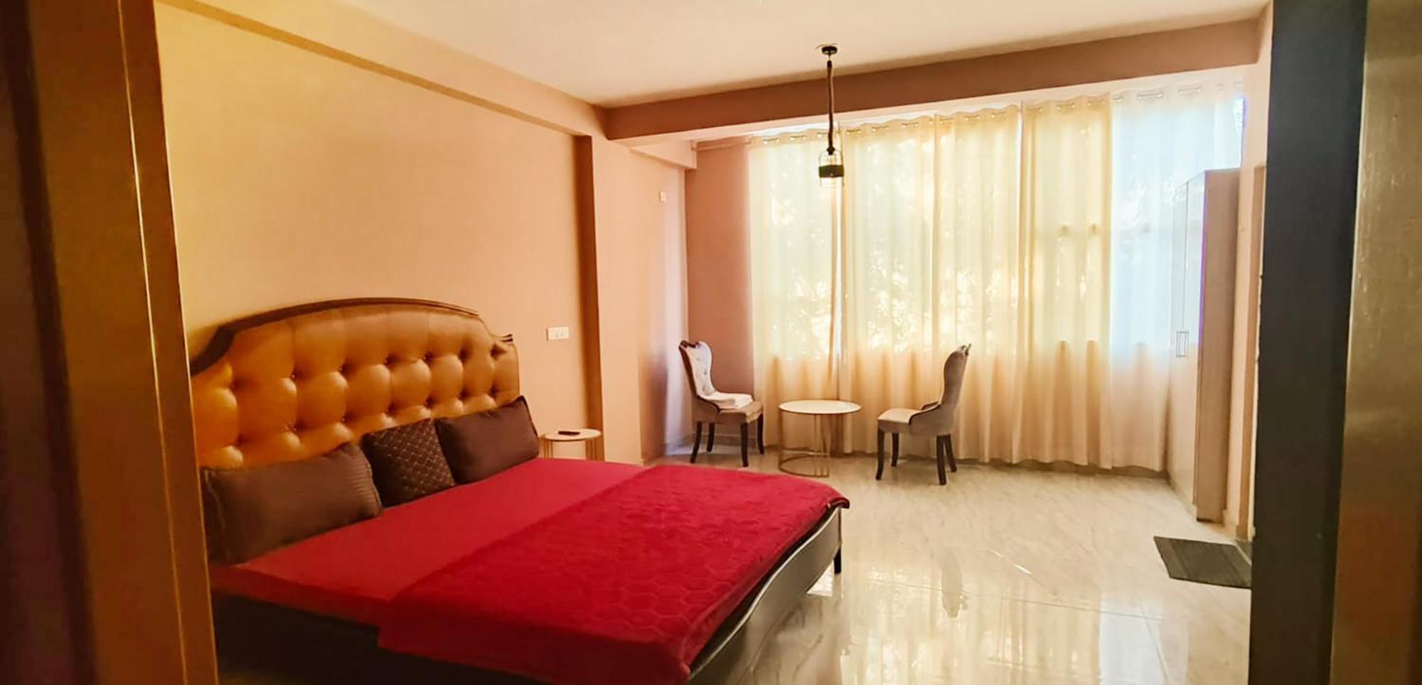 Dwarka - Sec-8 Near Yashoobhoomi 3*