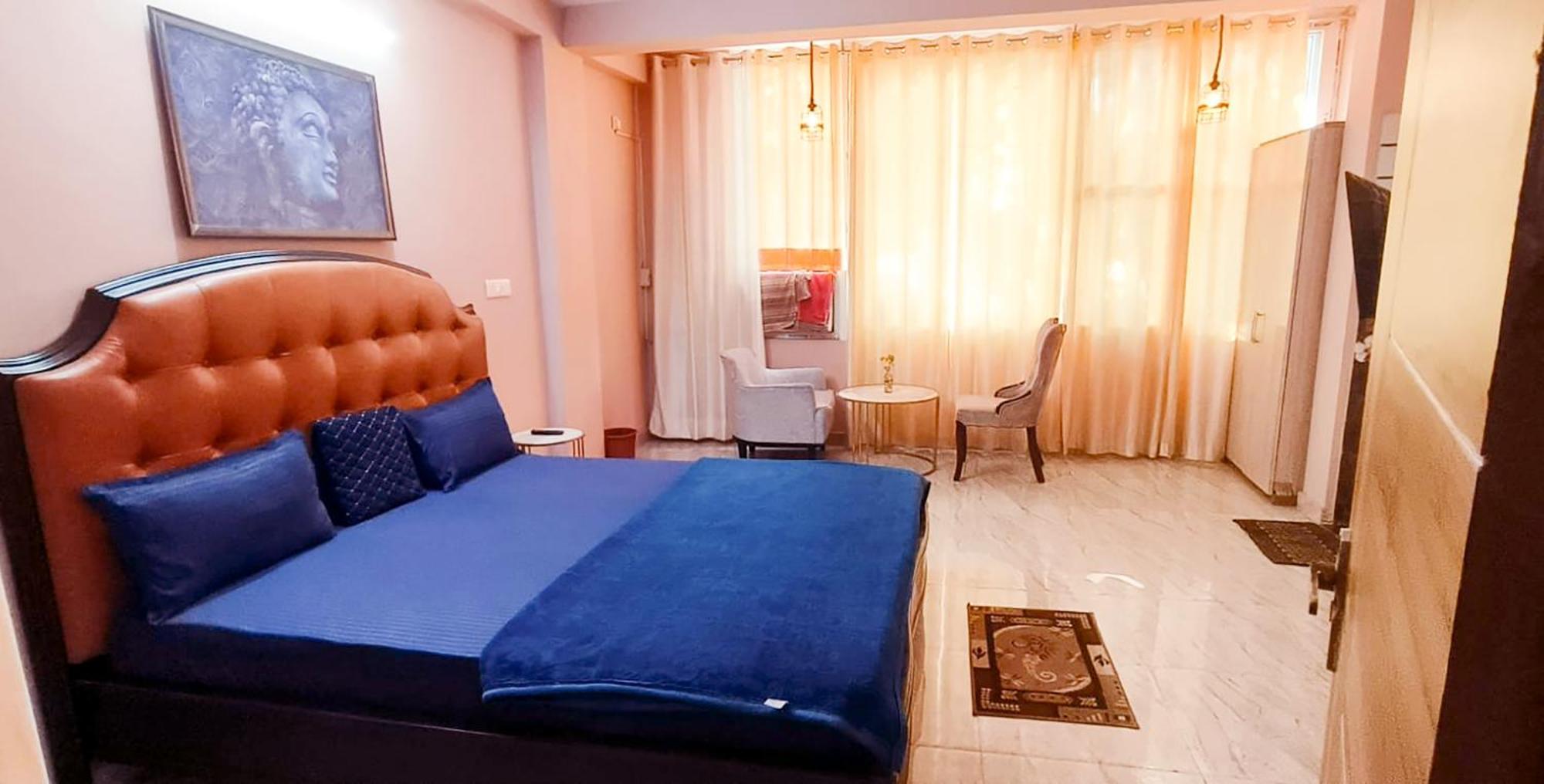 Dwarka - Sec-8 Near Yashoobhoomi Hotel 3*