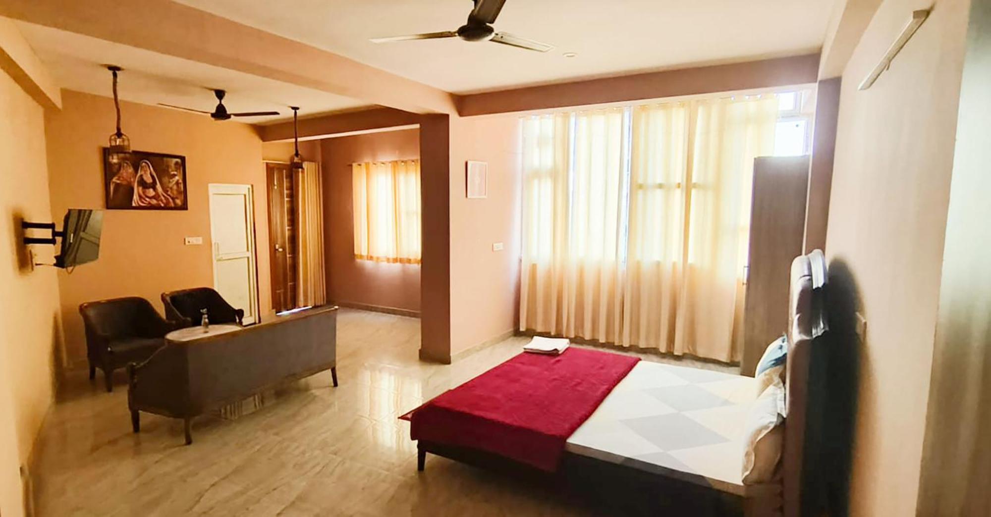 Dwarka - Sec-8 Near Yashoobhoomi 3* New Delhi