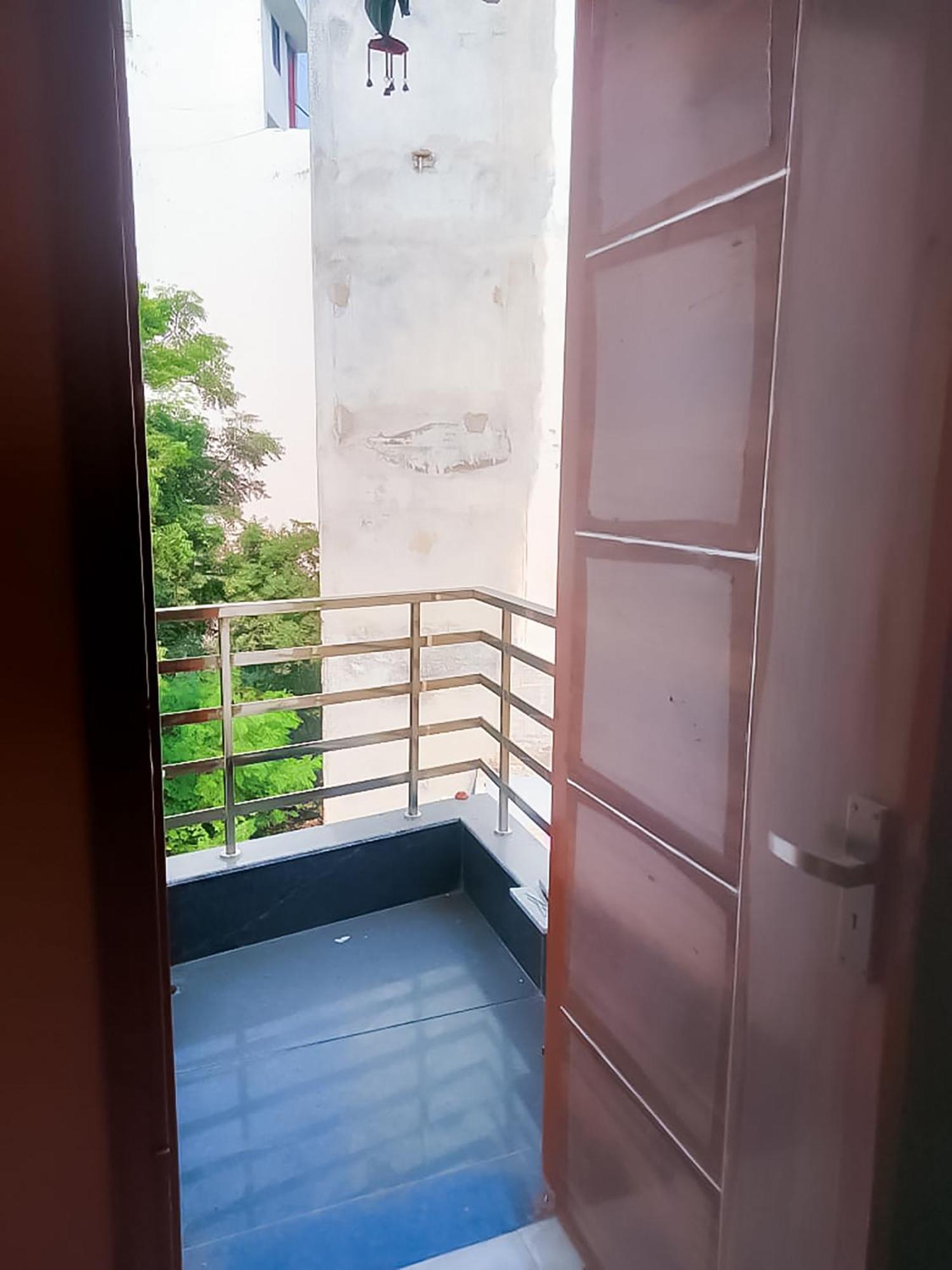 Dwarka - Sec-8 Near Yashoobhoomi Hotel 3*