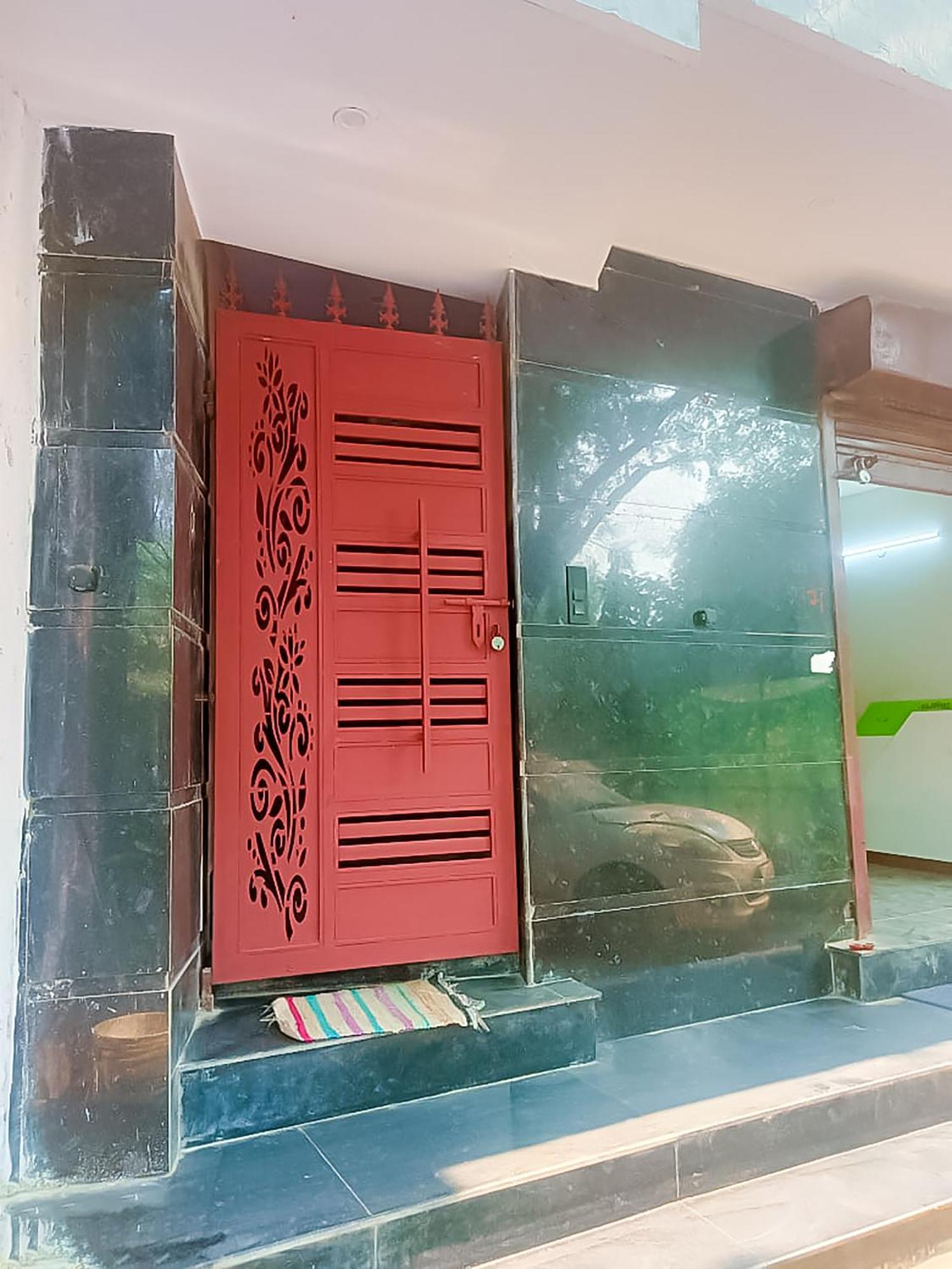 Dwarka - Sec-8 Near Yashoobhoomi Hotel