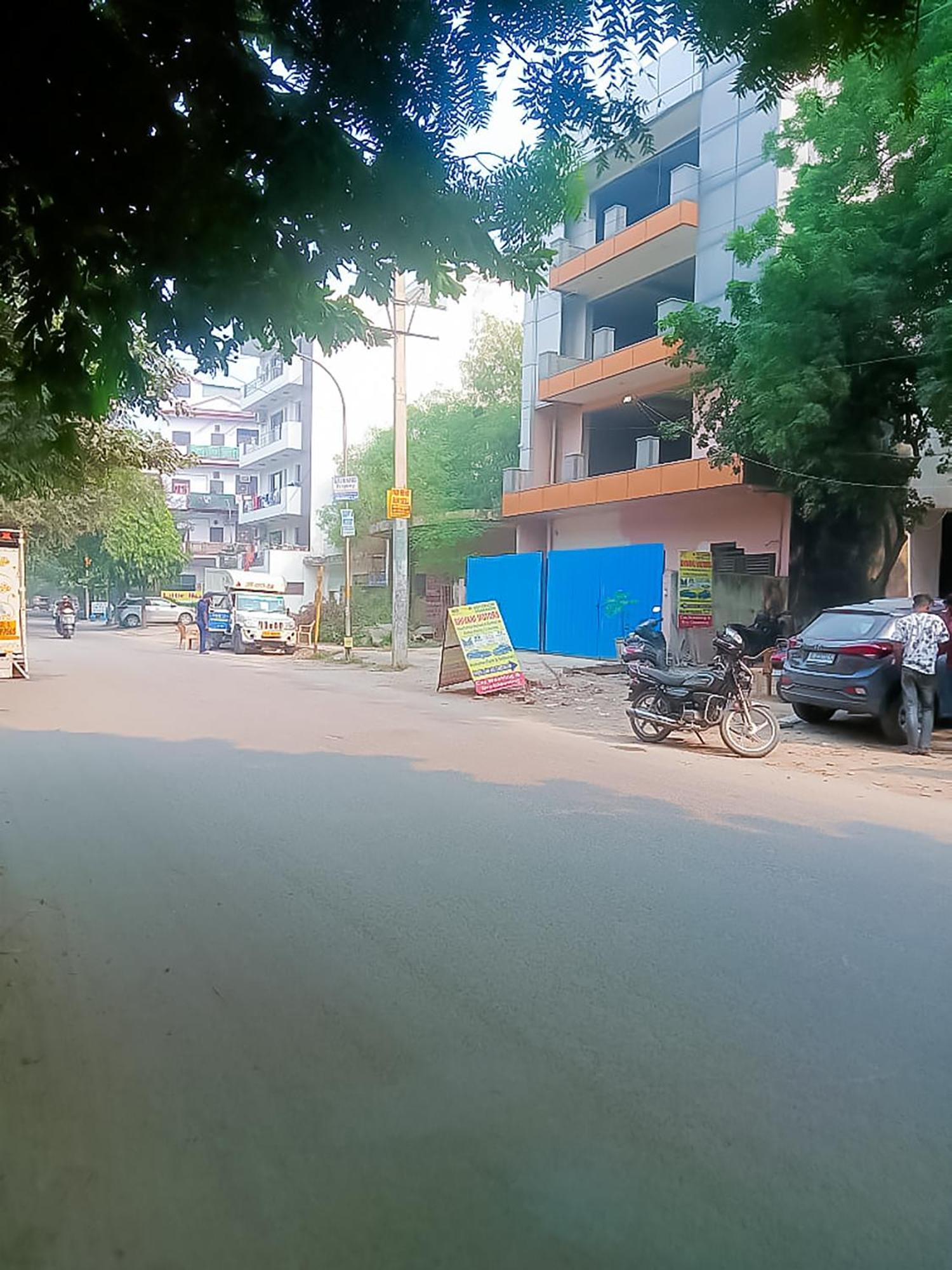 Dwarka - Sec-8 Near Yashoobhoomi New Delhi